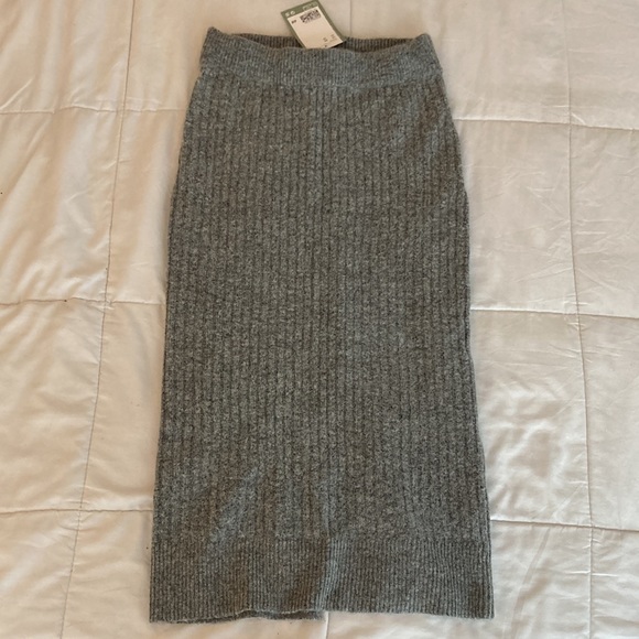 NWT H&M knit ribbed skirt - Picture 5 of 9